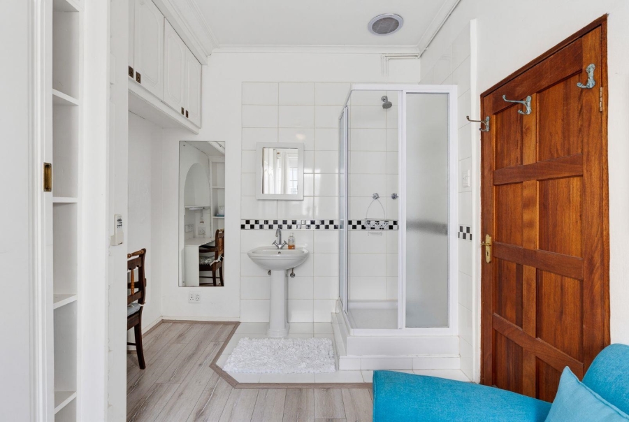 8 Bedroom Property for Sale in Vredehoek Western Cape